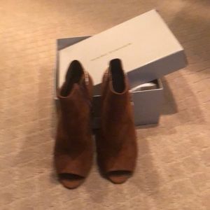 Opened toe Booties